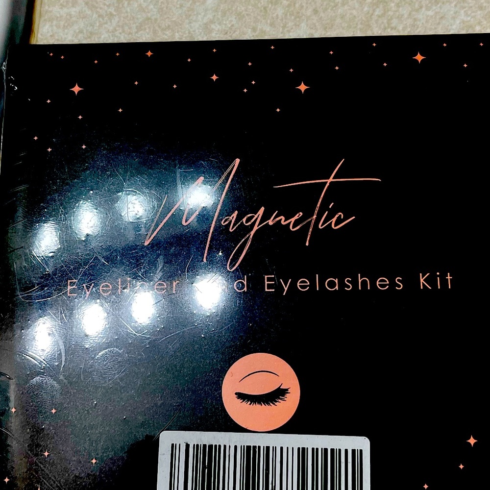Band new in box  eyelashes